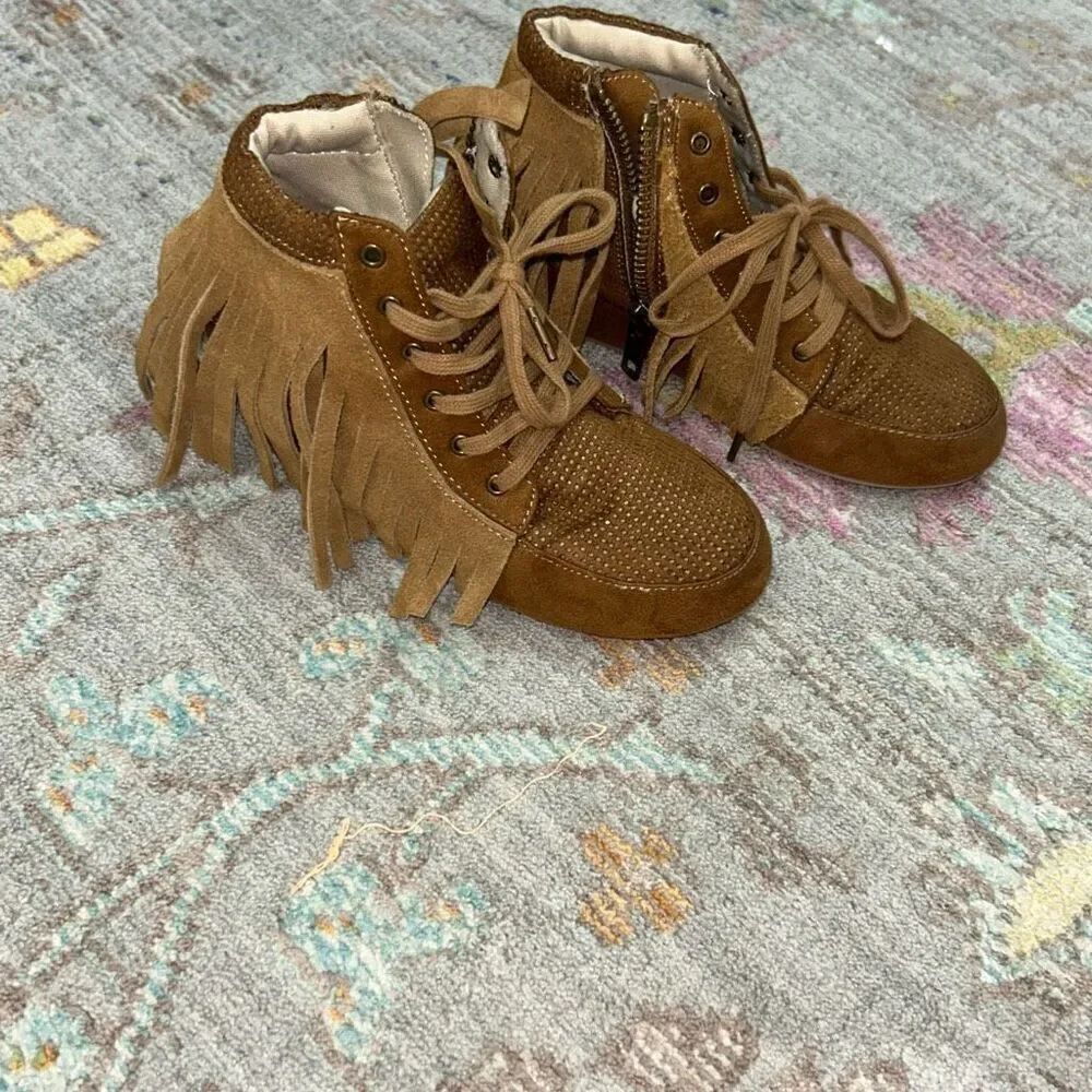 Joyfolie Brown fringe wedge sneaker sz 10 girls